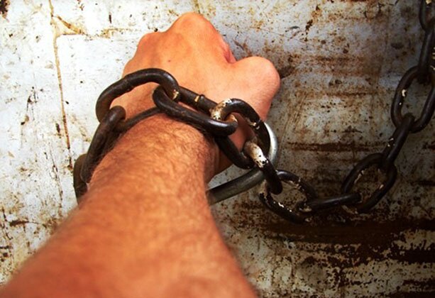 Iran tortured prisoner in freezing cold of winter